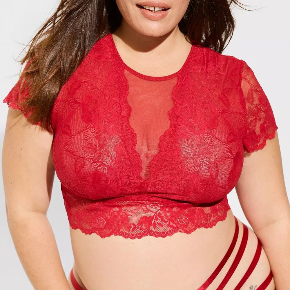 NWT Torrid Floral Lace Short Sleeve Crop Top Size 2